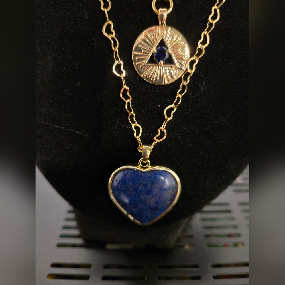 Beautiful necklace made of lapislázuli